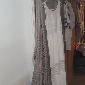 Beautiful all white summer maxi dress w slits